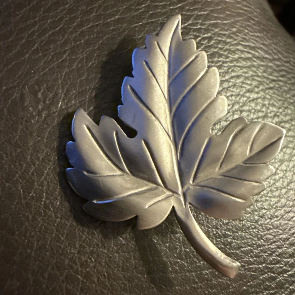 Vintage Authentic TIFFANY & CO 925 Sterling Silver Maple Leaf Brooch.  68